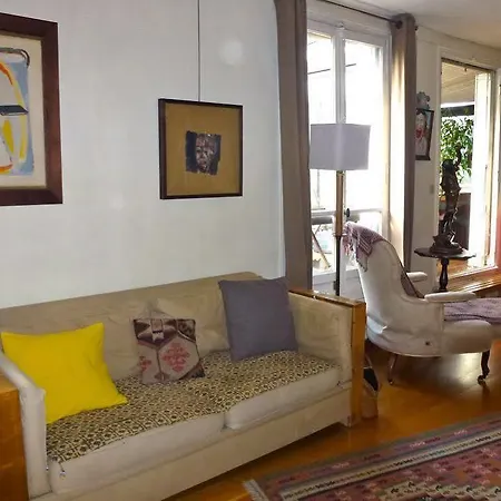 Oda ve Kahvaltı B&B Batignolles *